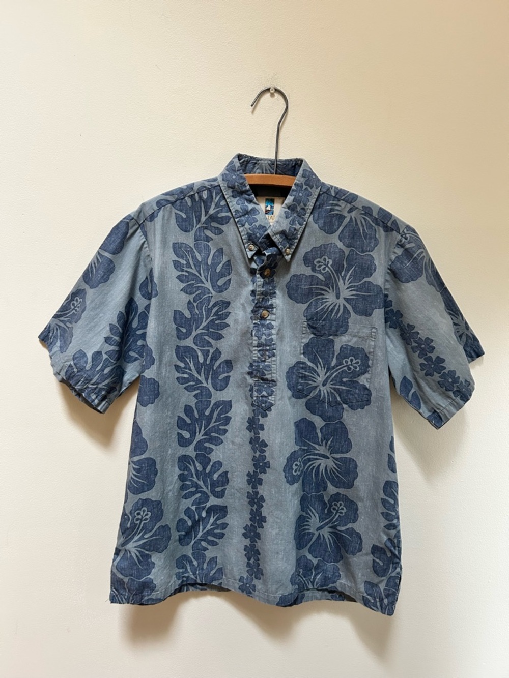 KAHALA ~ Handcrafted in Hawaii Cotton Floral Short Sleeve Shirt in size Large